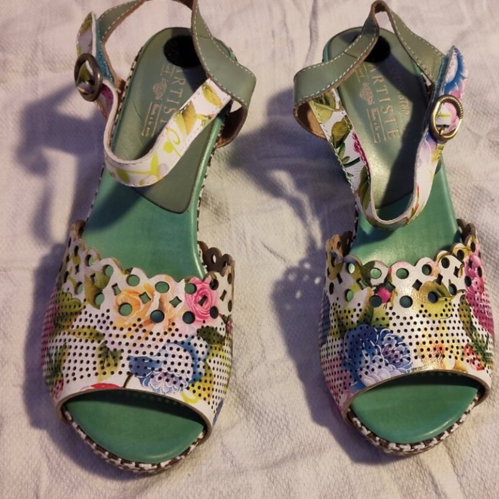 Spring Step Floral Perforated Sandals - Green and Multicolor